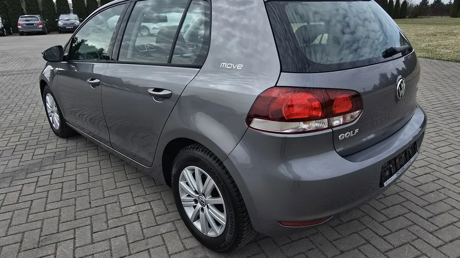 VOLKSWAGEN Golf -