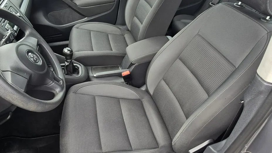 VOLKSWAGEN Golf -