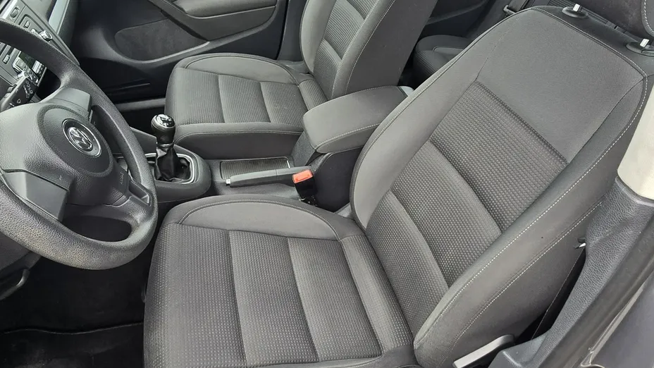 VOLKSWAGEN Golf -