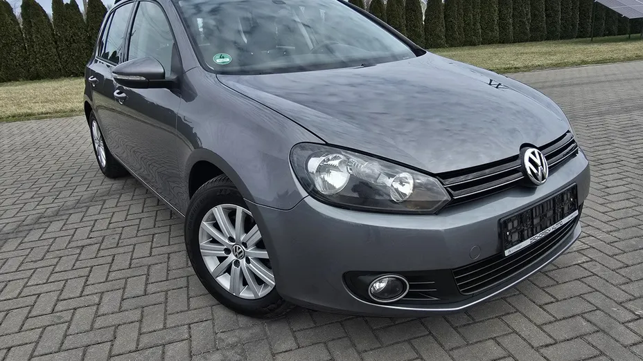 VOLKSWAGEN Golf -