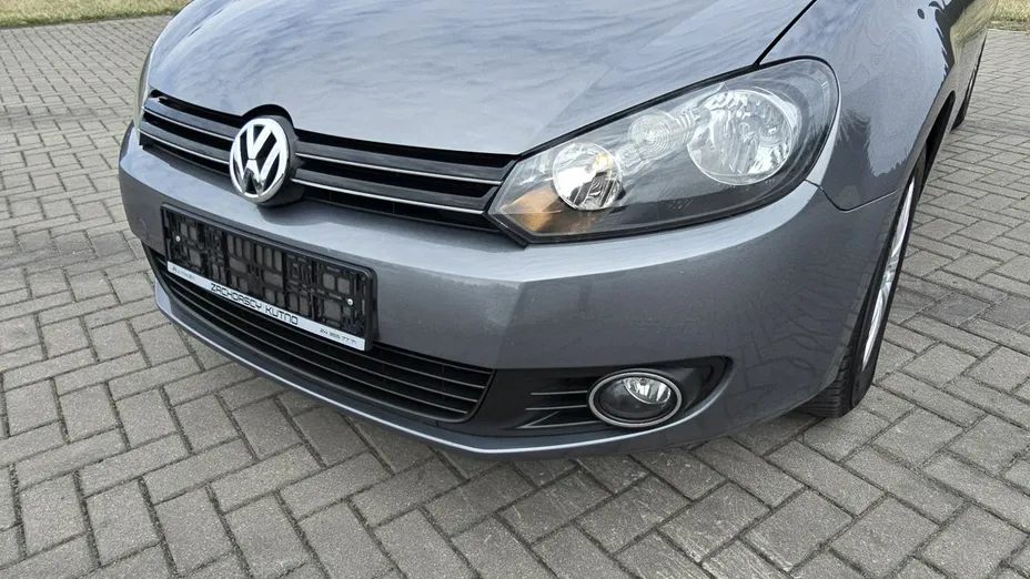 VOLKSWAGEN Golf -