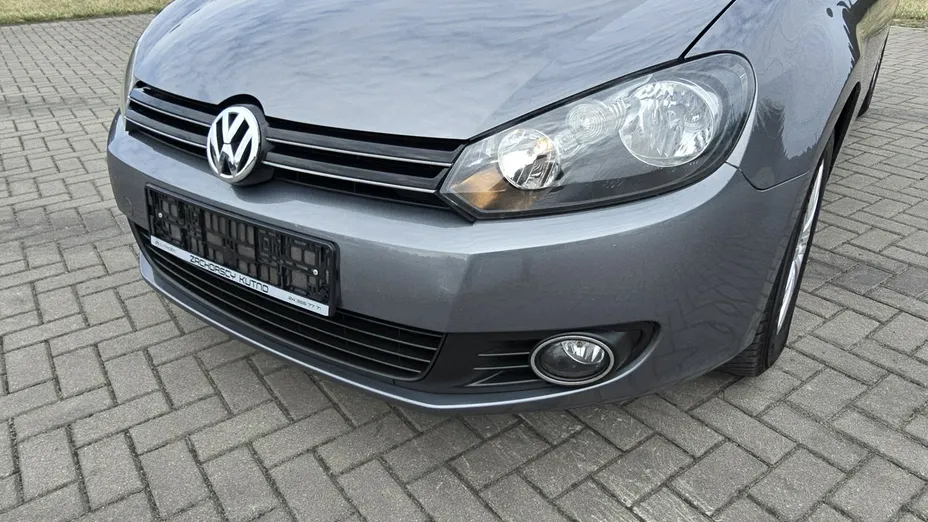 VOLKSWAGEN Golf -