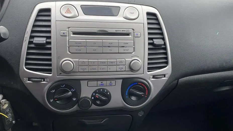 HYUNDAI i20 -