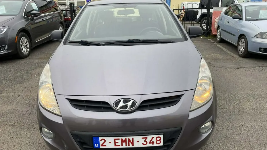 HYUNDAI i20 -