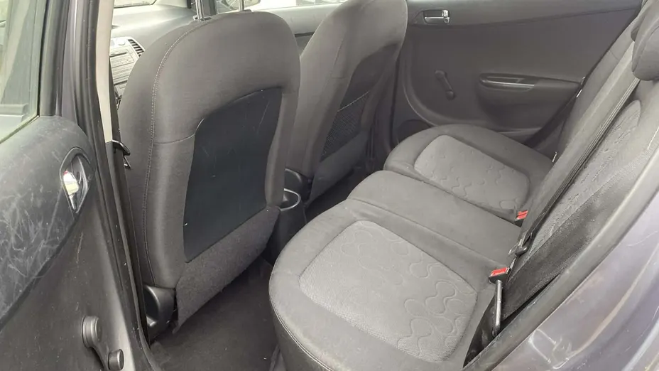 HYUNDAI i20 -