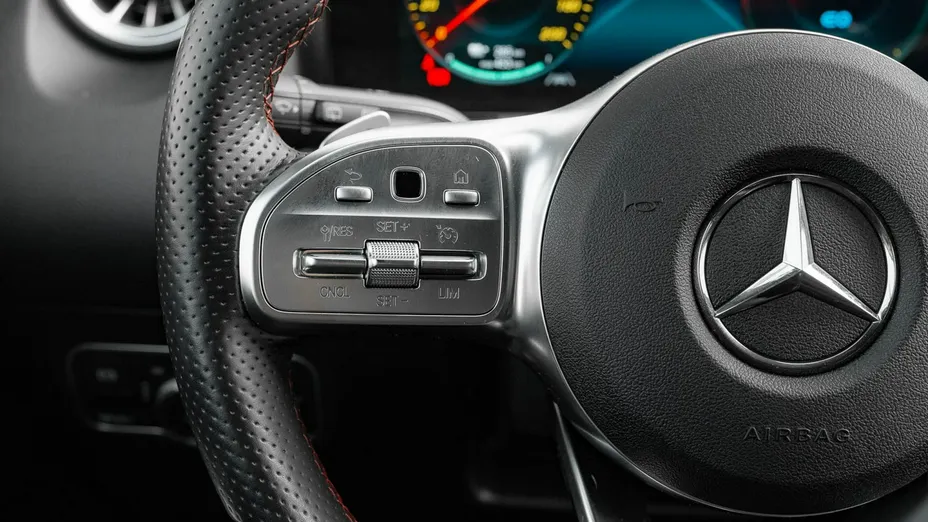 MERCEDES-BENZ EQA -