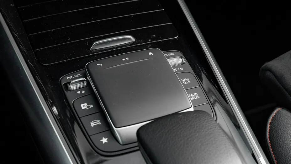 MERCEDES-BENZ EQA -