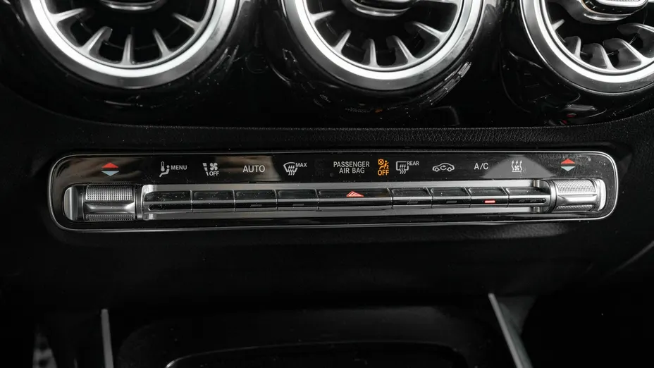 MERCEDES-BENZ EQA -