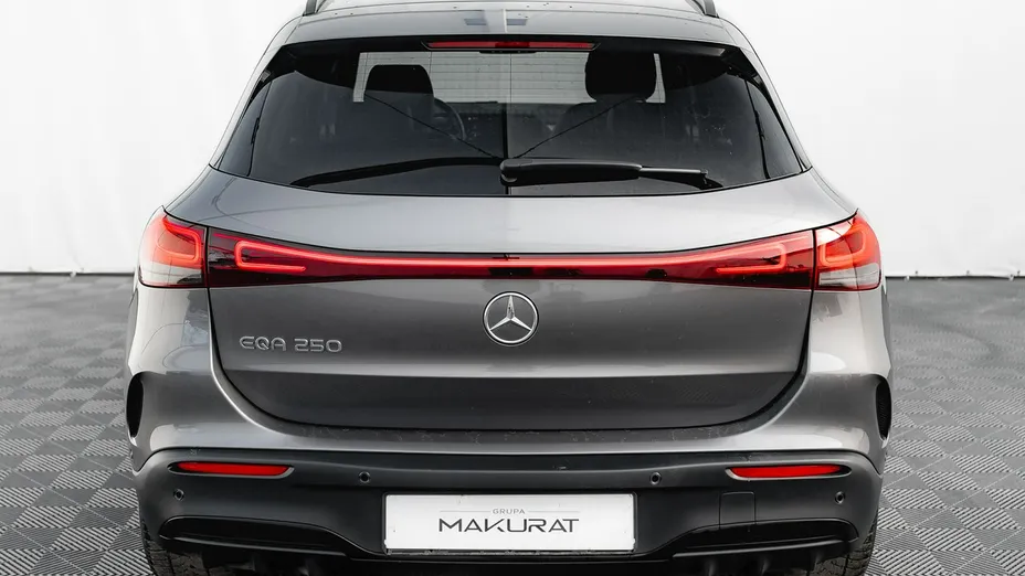 MERCEDES-BENZ EQA -