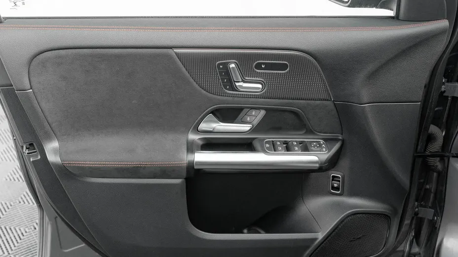 MERCEDES-BENZ EQA -