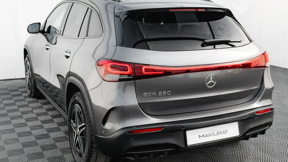 MERCEDES-BENZ EQA -