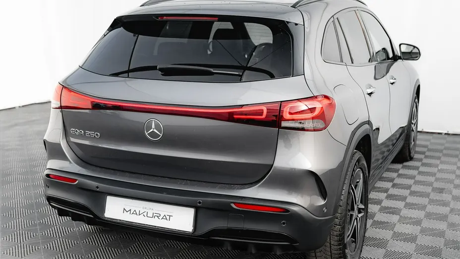 MERCEDES-BENZ EQA -