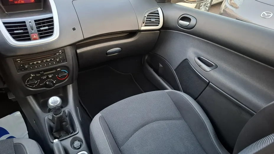 PEUGEOT 206+ -