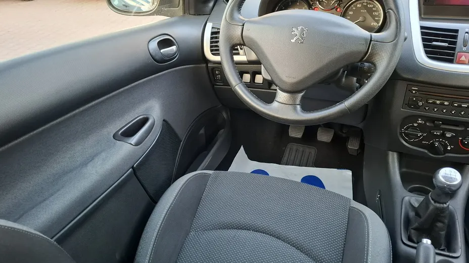 PEUGEOT 206+ -
