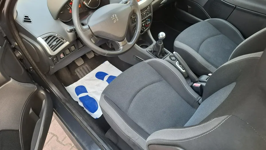 PEUGEOT 206+ -