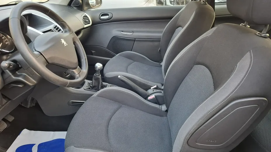 PEUGEOT 206+ -