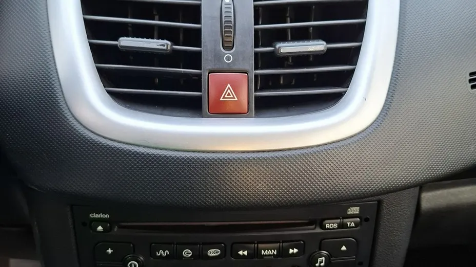 PEUGEOT 206+ -