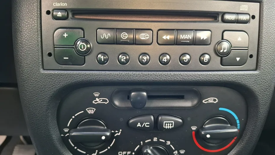 PEUGEOT 206+ -