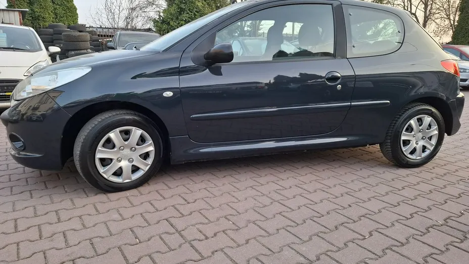 PEUGEOT 206+ -