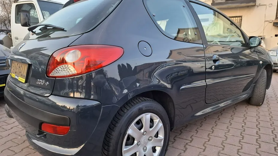 PEUGEOT 206+ -