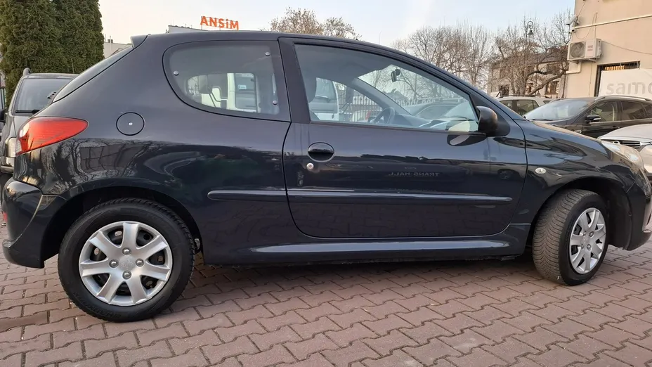 PEUGEOT 206+ -
