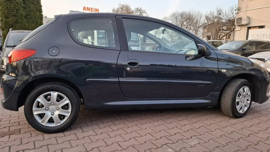 PEUGEOT 206+ -