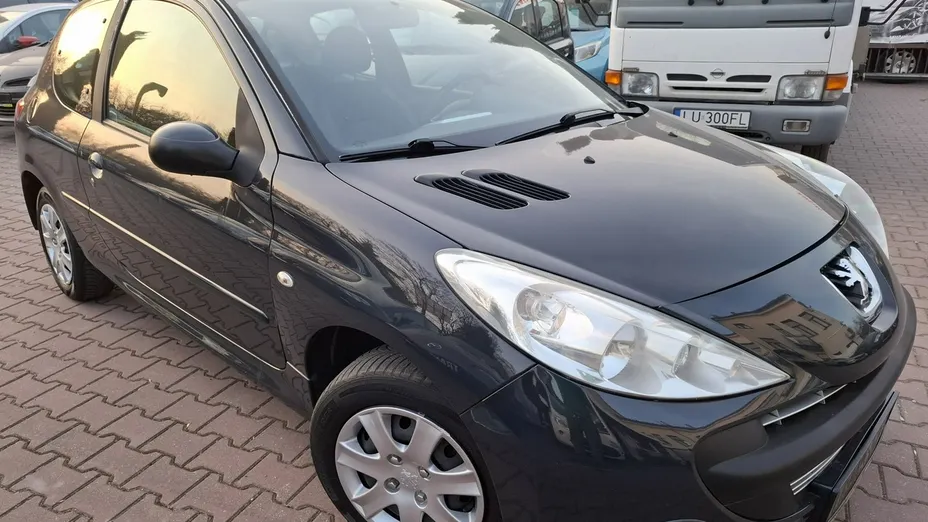 PEUGEOT 206+ -
