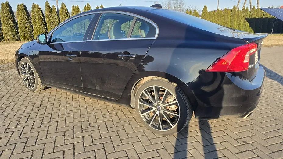 VOLVO S60 -