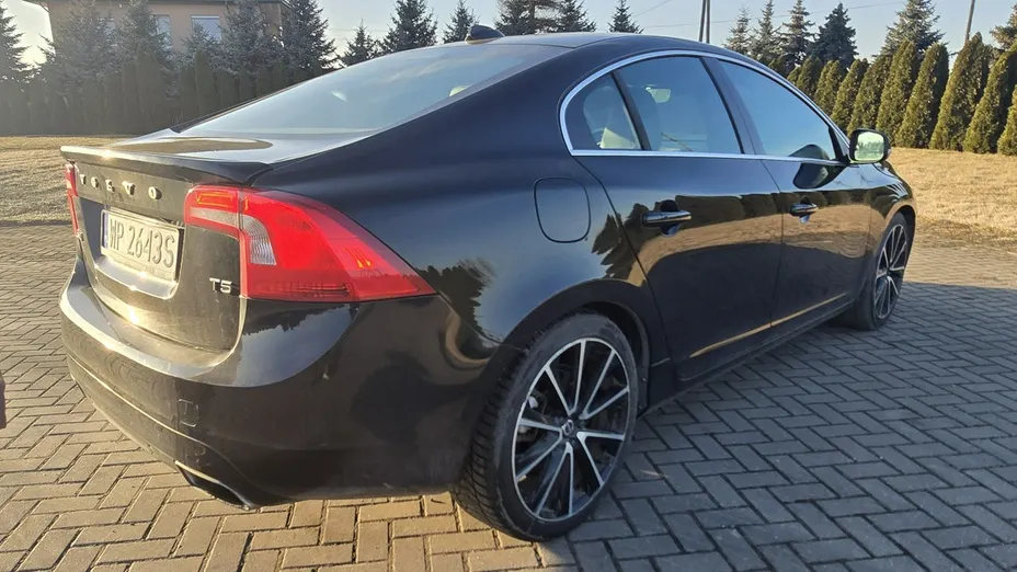 VOLVO S60 -
