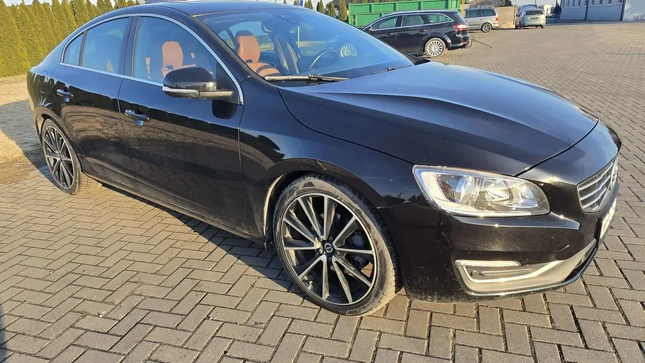 VOLVO S60 -