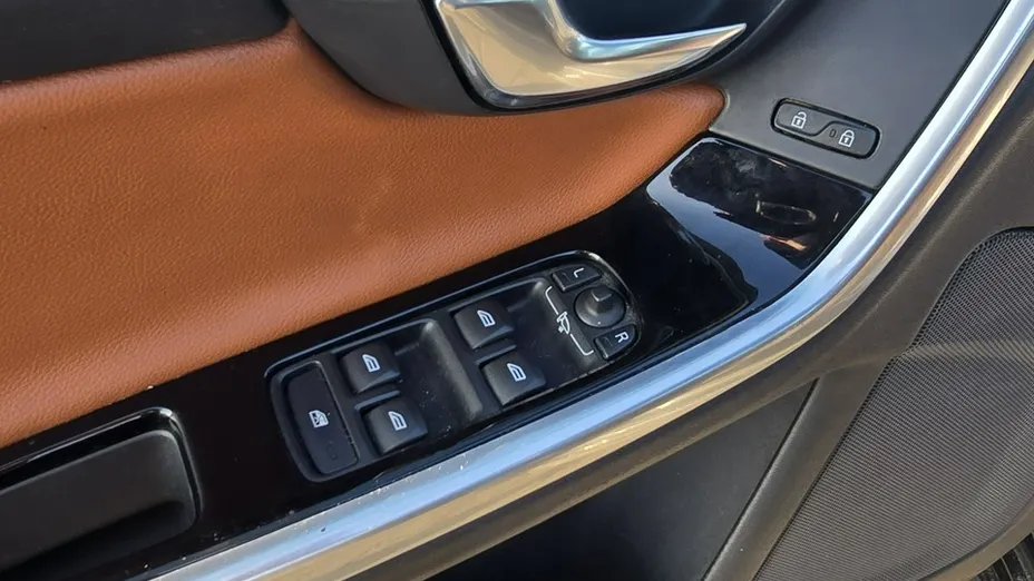 VOLVO S60 -