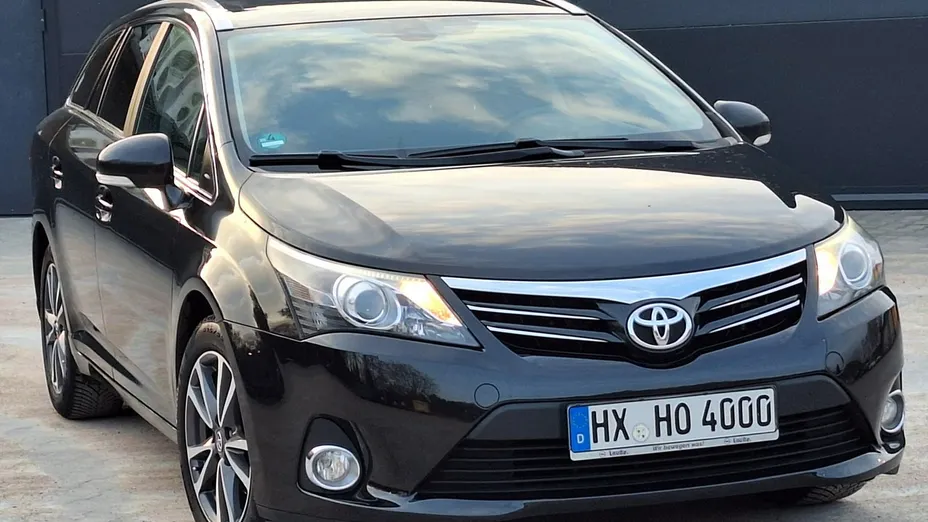 TOYOTA Avensis -