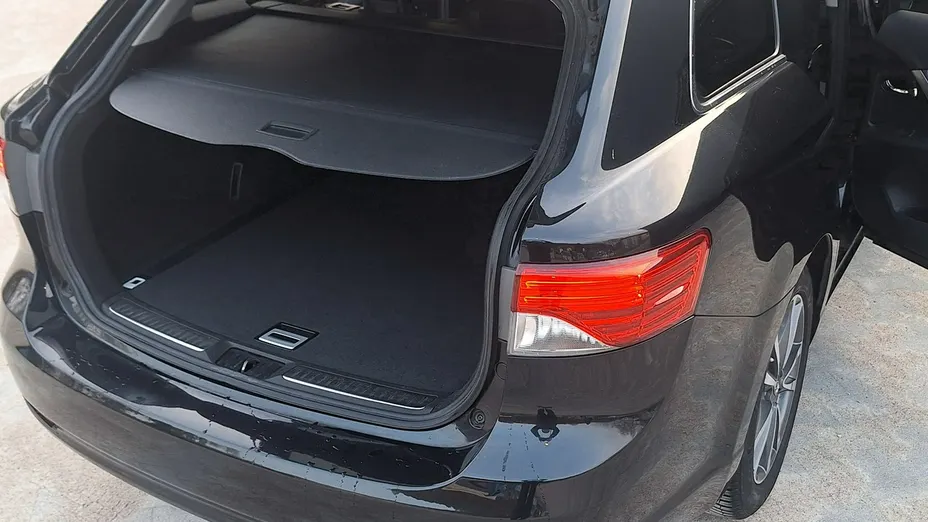 TOYOTA Avensis -