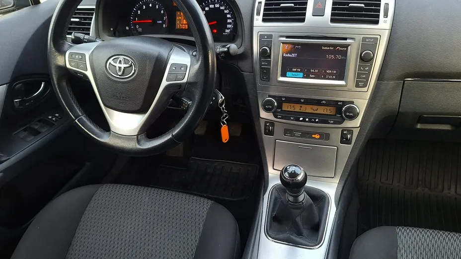 TOYOTA Avensis -
