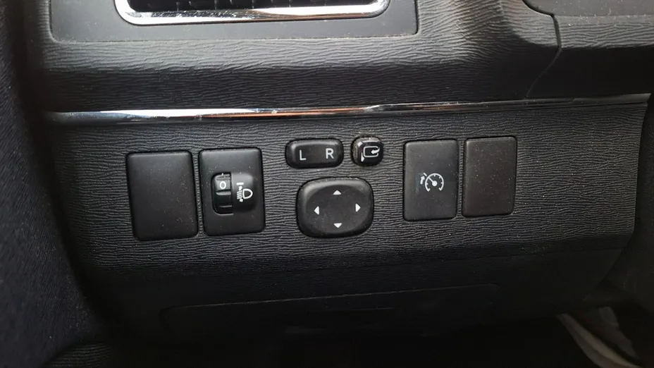 TOYOTA Avensis -