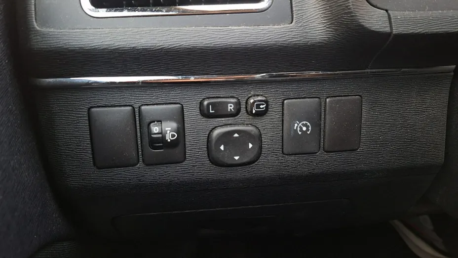 TOYOTA Avensis -