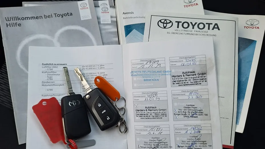 TOYOTA Avensis -