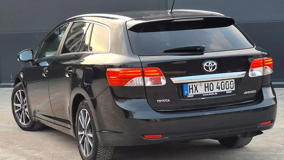 TOYOTA Avensis -