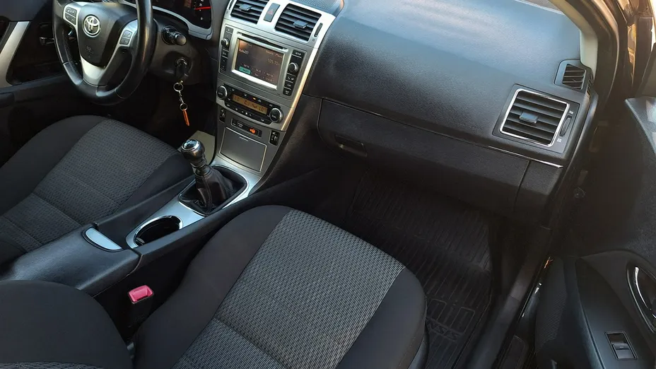 TOYOTA Avensis -