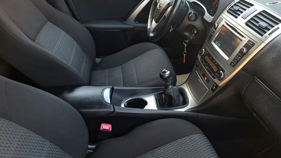 TOYOTA Avensis -