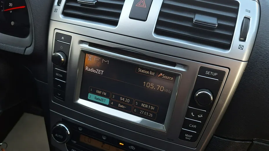 TOYOTA Avensis -