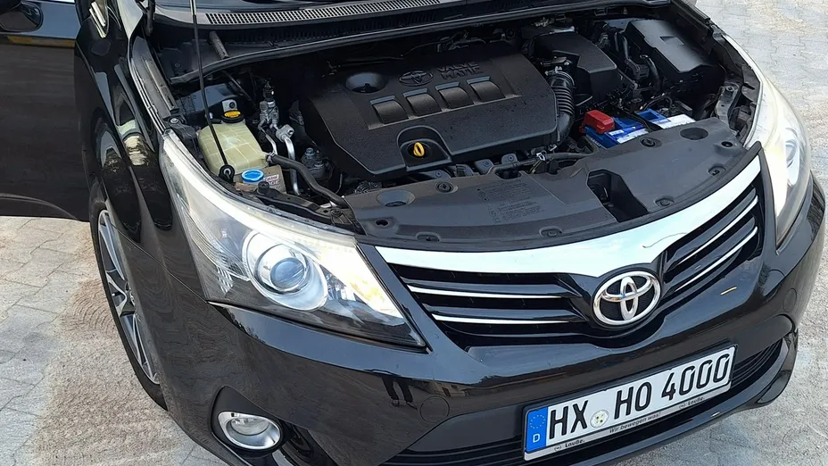 TOYOTA Avensis -