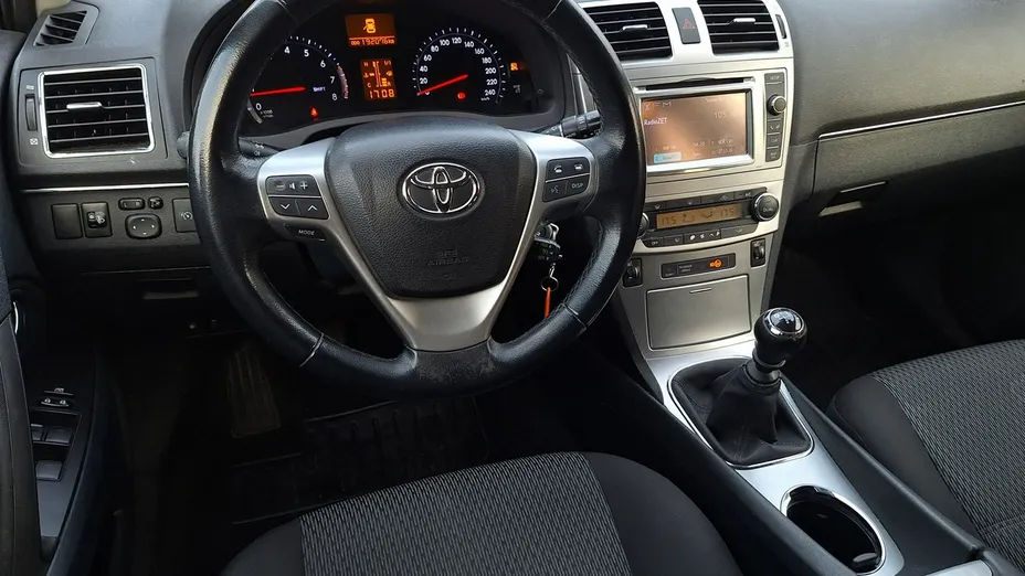 TOYOTA Avensis -
