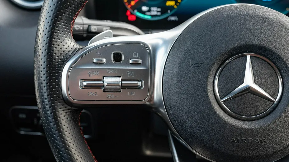 MERCEDES-BENZ EQA -