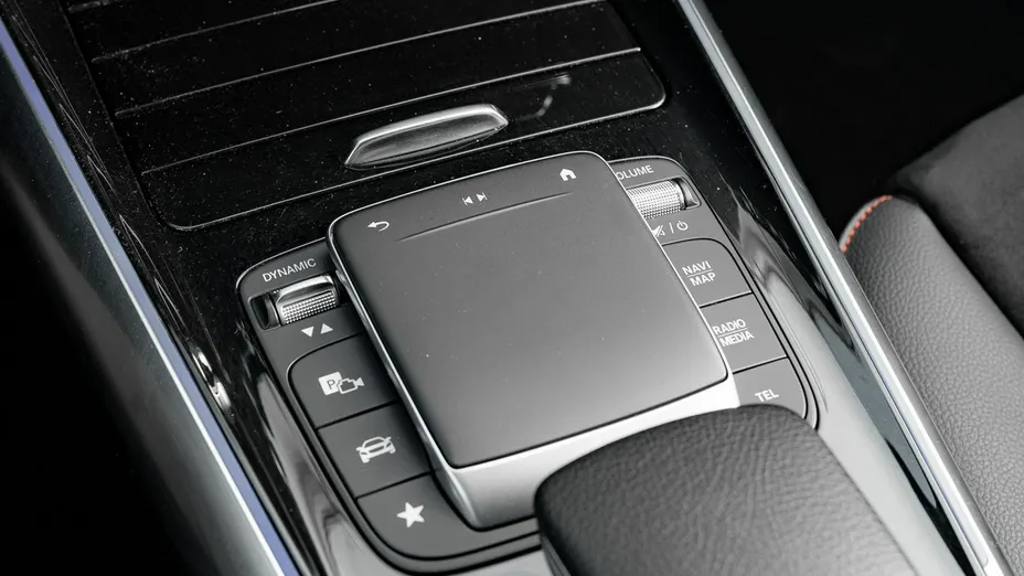 MERCEDES-BENZ EQA -