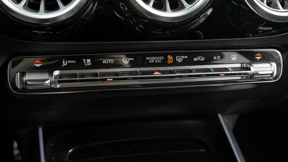 MERCEDES-BENZ EQA -