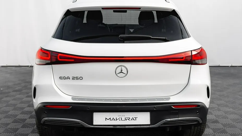 MERCEDES-BENZ EQA -
