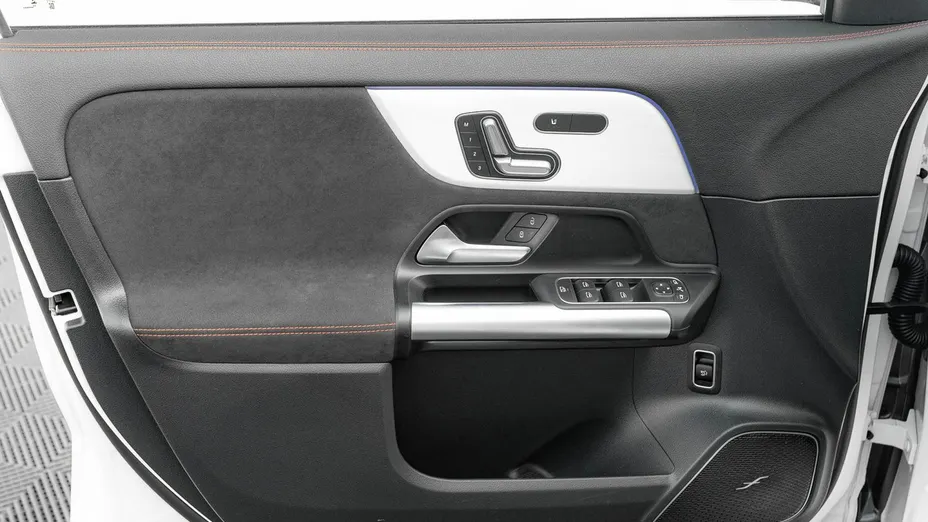 MERCEDES-BENZ EQA -