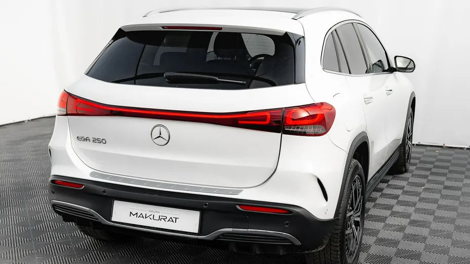 MERCEDES-BENZ EQA -