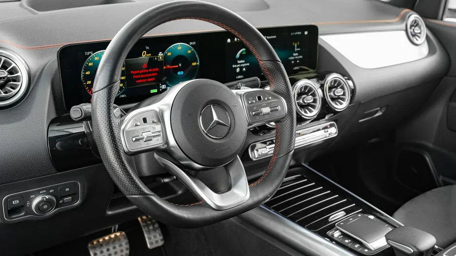 MERCEDES-BENZ EQA -